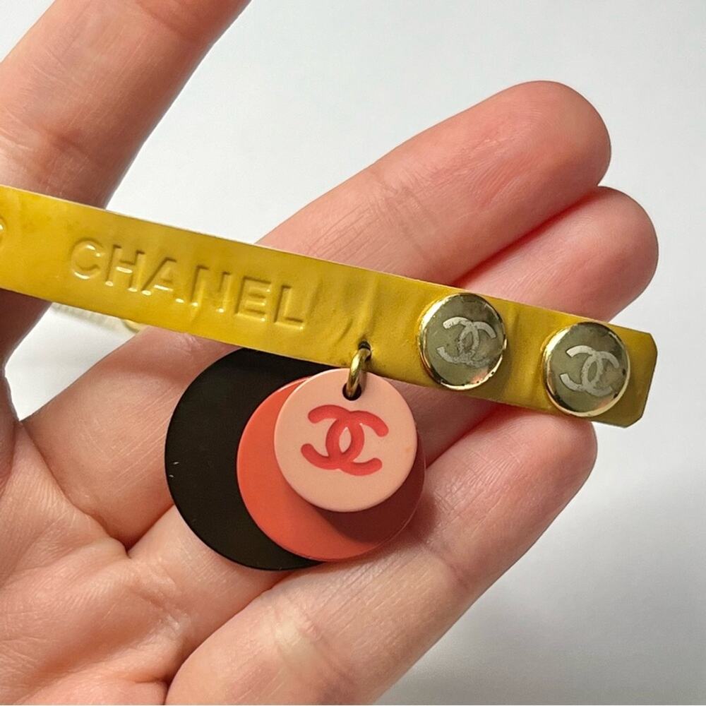 AUTH VTG Coco CHANEL Yellow Leather & Logo Charm Snap Button Bracelet Wrap Cuff - Picture 13 of 16
